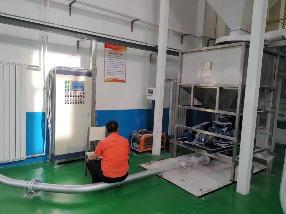 酒糟輸送現（xiàn）場